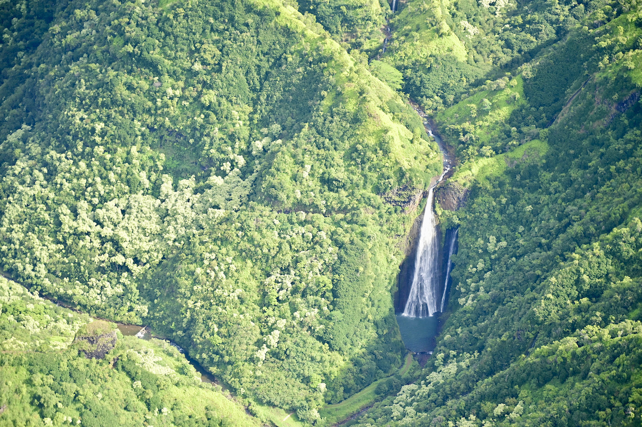 マナワイオプナ滝